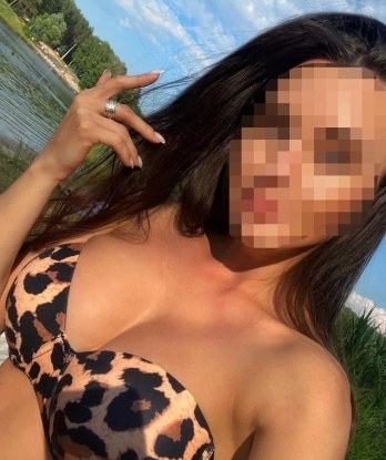 Я твоя страстная и искусная леди!🔥🌹 Я креативная нежность, готовая исполнить твои самые сокровенные фантазии.💋💫 Моя опытность позволит нам наслаждаться каждым мгновением вместе. Обеспечу незабываемый опыт и море наслаждения.✨🌟 У меня есть отличные отзывы, которые подтвердят это!💕 К тому же я необычайно красива и сексуальна.🌸📸 У меня есть фото для вас! Живу в Москве, так что приглашаю тебя на интригующую встречу в центре Москвы или выезжаю к тебе в отель.🏩🌃 Позволь мне сделать нашу встречу незабываемой и исполнить все твои желания!💞💫 Ира
