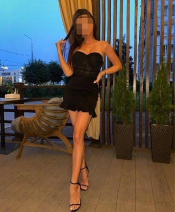 Я твоя страстная и искусная леди!🔥🌹 Я креативная нежность, готовая исполнить твои самые сокровенные фантазии.💋💫 Моя опытность позволит нам наслаждаться каждым мгновением вместе. Обеспечу незабываемый опыт и море наслаждения.✨🌟 У меня есть отличные отзывы, которые подтвердят это!💕 К тому же я необычайно красива и сексуальна.🌸📸 У меня есть фото для вас! Живу в Москве, так что приглашаю тебя на интригующую встречу в центре Москвы или выезжаю к тебе в отель.🏩🌃 Позволь мне сделать нашу встречу незабываемой и исполнить все твои желания!💞💫 Ира